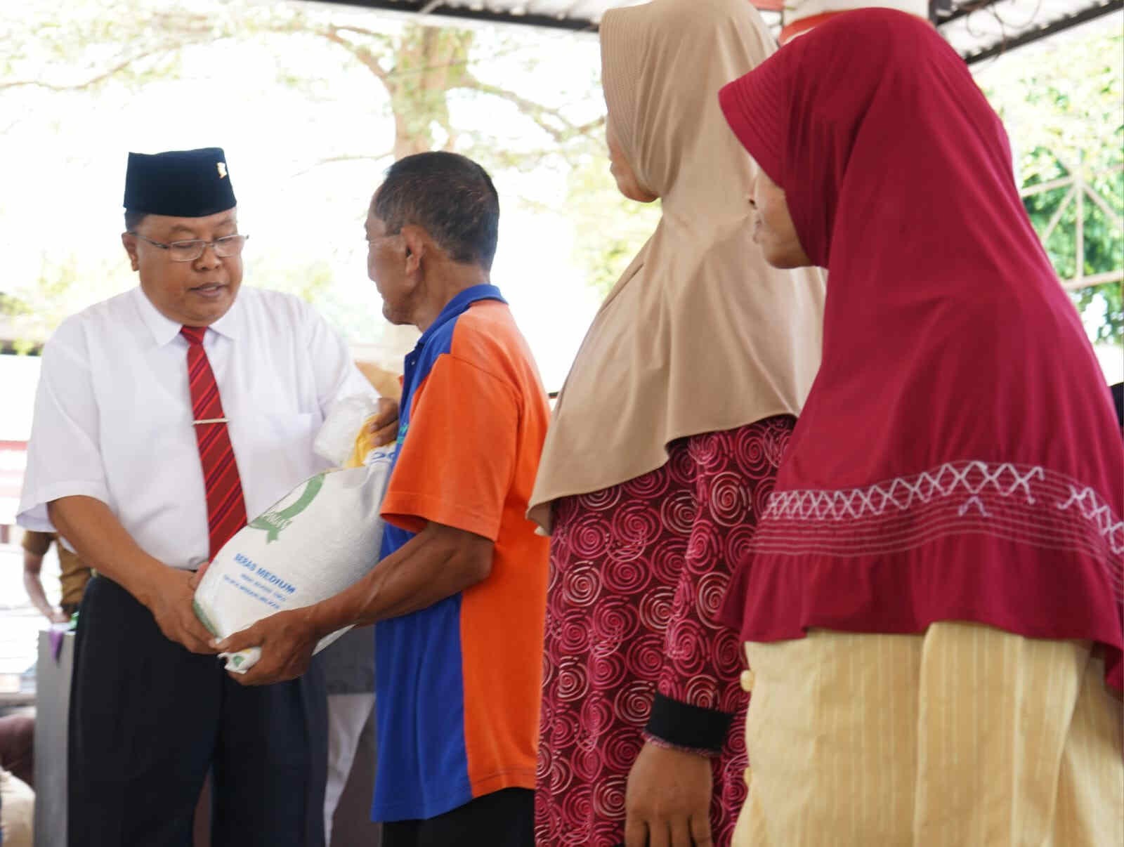Ribuan KPM Kota Blitar Digelontor Beras Bantuan Bapanas