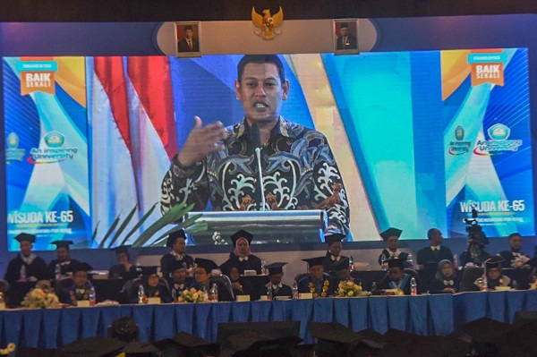Wali Kota Kediri Ingin Wisudawan Siap Hadapi Tantangan Revolusi Industri 5.0