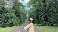 1697437771-ilustrasi-berlibur-dan-belajar-di-kebun-raya-purwodadi-pasuruan (1) Sejuknya Kebun Raya Purwodadi! Destinasi Wisata di Pasuruan yang Tawarkan Pemandangan Ala Swiss