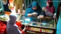 Dua Wanita di Lamongan Bobol Toko Emas, Aksinya Yang “Berani” Viral di Medsos