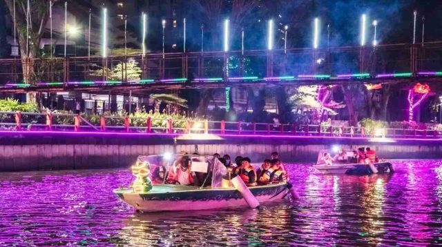 Murah Meriah! Menikmati City Light Surabaya, Wisata Perahu Kalimas Jadi Spot Favorit Banyak Wisatawan