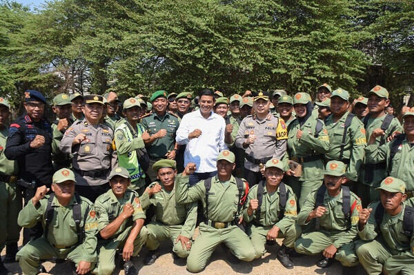 Apel Gelar Pasukan Operasi Mantap Brata 2023/2024 , Wali Kota Kediri Harapkan Pemilu 2024 Berjalan Aman, Damai, Lancar