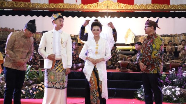 Pj. Wali Kota Perkenalkan Pakaian Khas Kota Batu Sekar Bawono, Ini Artinya