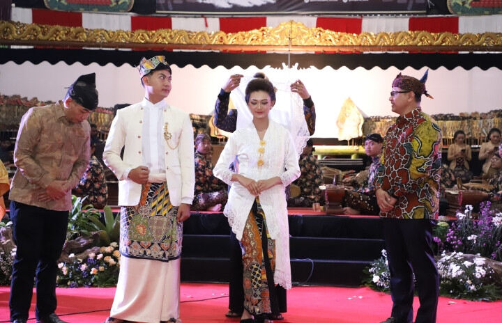 Pj. Wali Kota Perkenalkan Pakaian Khas Kota Batu Sekar Bawono, Ini Artinya