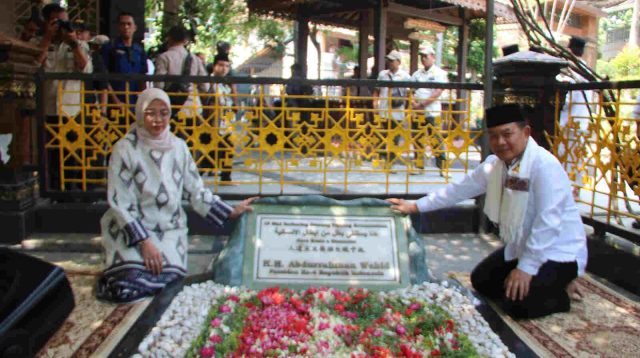 Kunjungi Sejumlah Ponpes di Jombang, KSAD Serahkan Bantuan Kendaraan