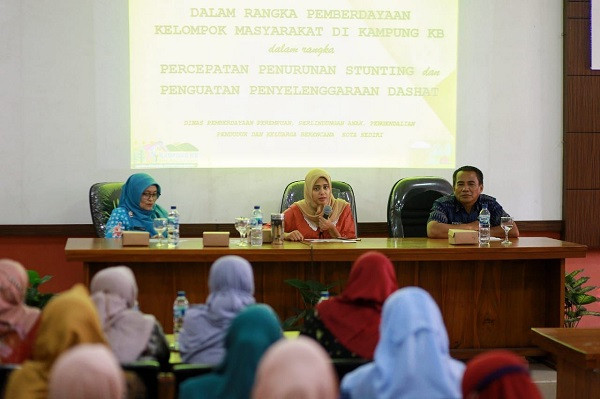Bunda Fey Buka Acara ‘Dahsat’ Kampung KB, Persiapan Generasi Emas 2045