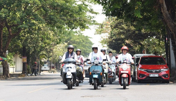 Peringati Hari Santri, Wali Kota Kediri Naik Vespa Ikuti Touring Religi