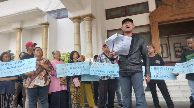 Permidator Luruk Dewan Kota Blitar, Tagih Janji Rombong Jualan