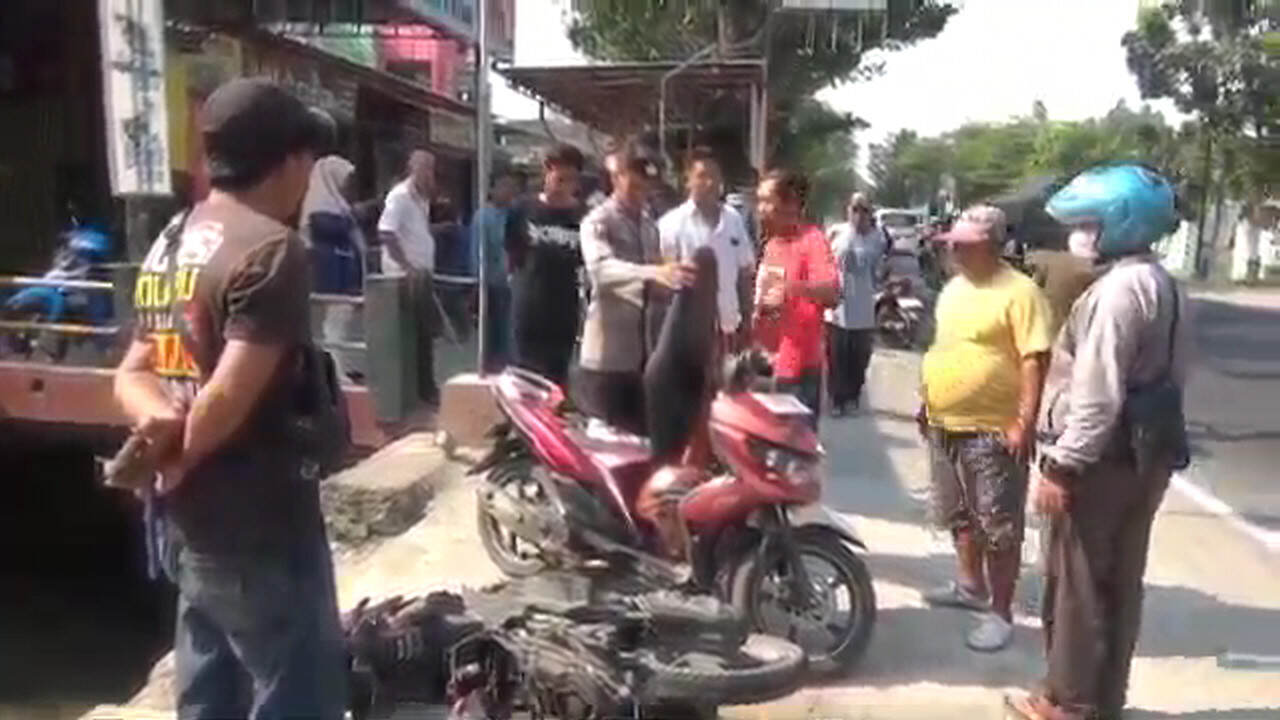 Kecelakaan Jalan Raya Desa Cukir, Pemotor Lansia Tewas Terlindas Truk Trailer