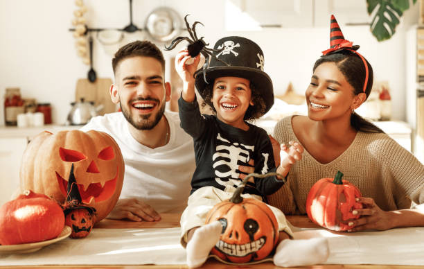 Title: 9 Cara Merayakan Halloween dengan Anak-Anak, Salah Satu Aktivitas Keluarga yang Menyenangkan