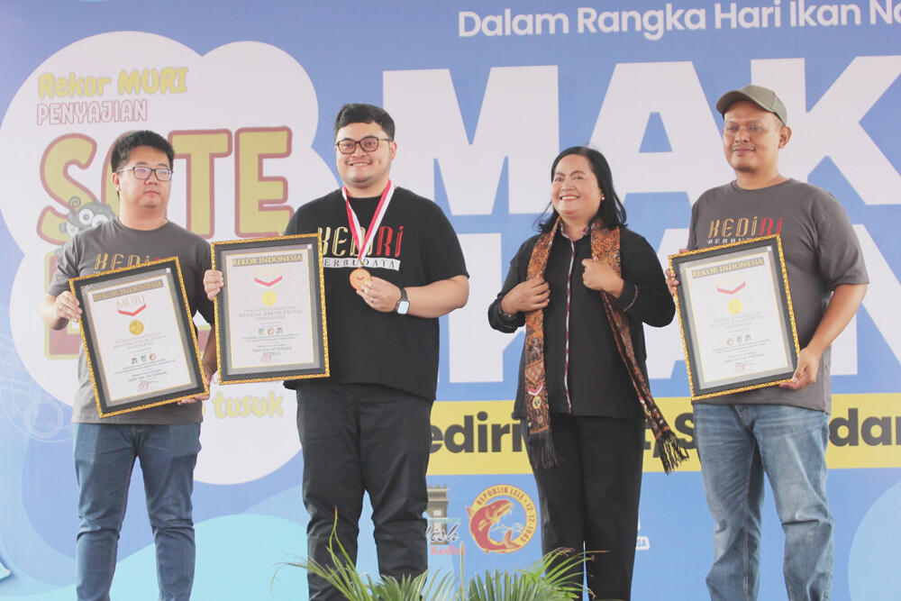Kabupaten Kediri Pecahkan Rekor MURI, Gratiskan 25.323 Sate Lele