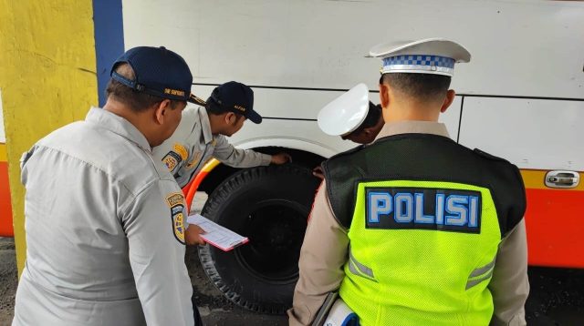 Rampchek Transportasi Umum di Terminal Trenggalek, Pastikan Keselamatan Penumpang