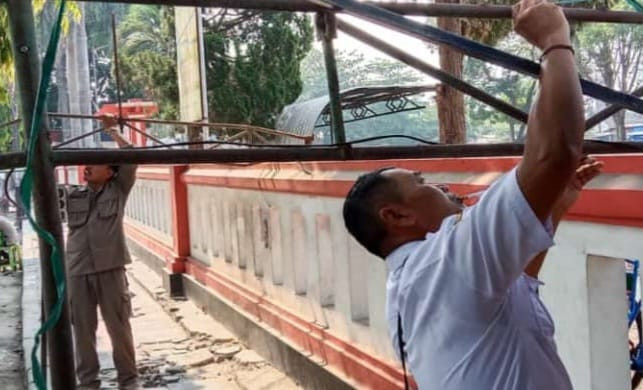 Ganggu Pejalan Kaki, Tenda PKL Depan PIPP Kota Blitar Dibongkar