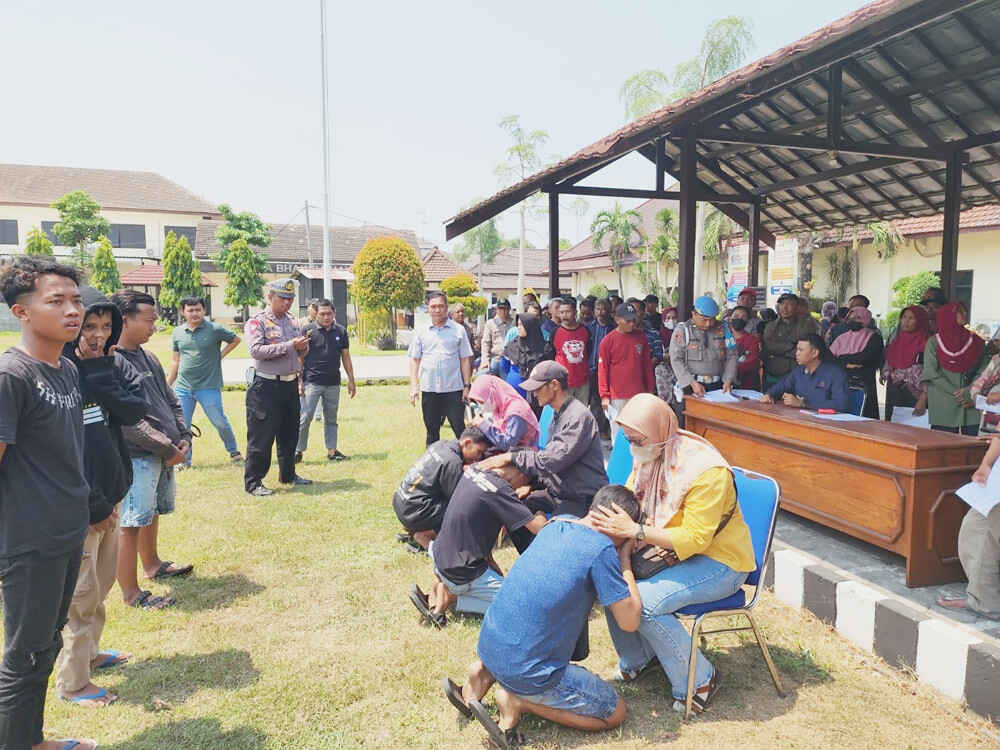Meresahkan, 106 Pemuda Disuruh Minta Maaf ke Orang Tua di Mapolres Jombang