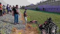 Terseret Ratusan Meter Setelah Tabrak Kereta Api, Sopir dan Kernet Dump Truk Luka-luka