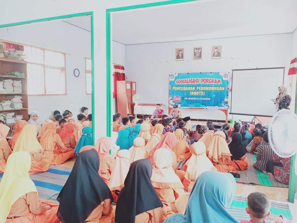 Title: Cegah Perundungan, Bhabinkamtibmas Jajaran Polres Trenggalek Turun Sekolah