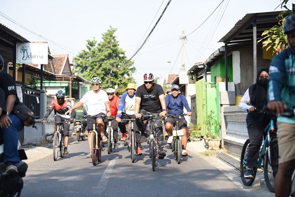 Wali Kota Kediri Gowes Kreasi Bareng RT-RW, Pesan Jaga dan Rawat Ruang Terbuka Hijau