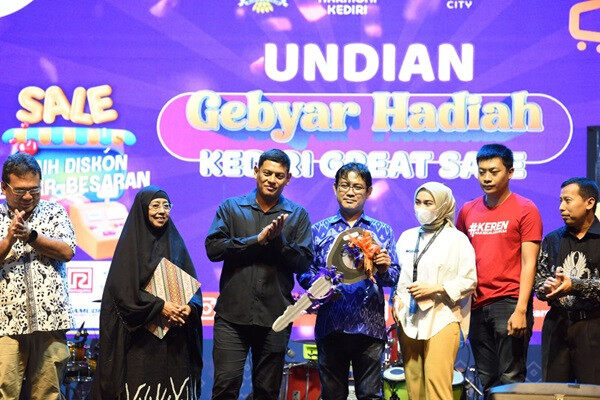 Wali Kota Kediri Undi Gebyar Hadiah Kediri Great Sale 2023