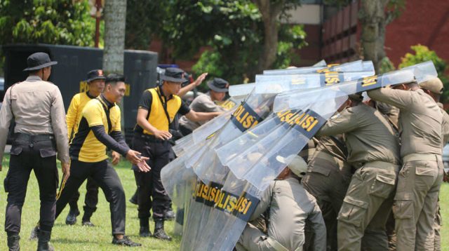 Kendalikan Hura-Hara, Satpol PP Kabupaten Kediri Dilatih Dalmas