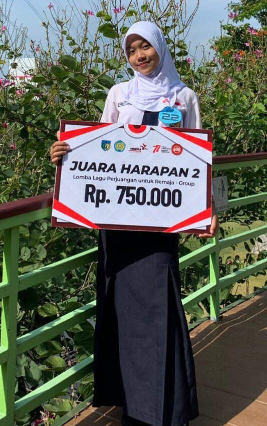 Prineasty Lejar Kinasih Siswi SMP Negeri 1 Kras, Jawara Lomba Seni