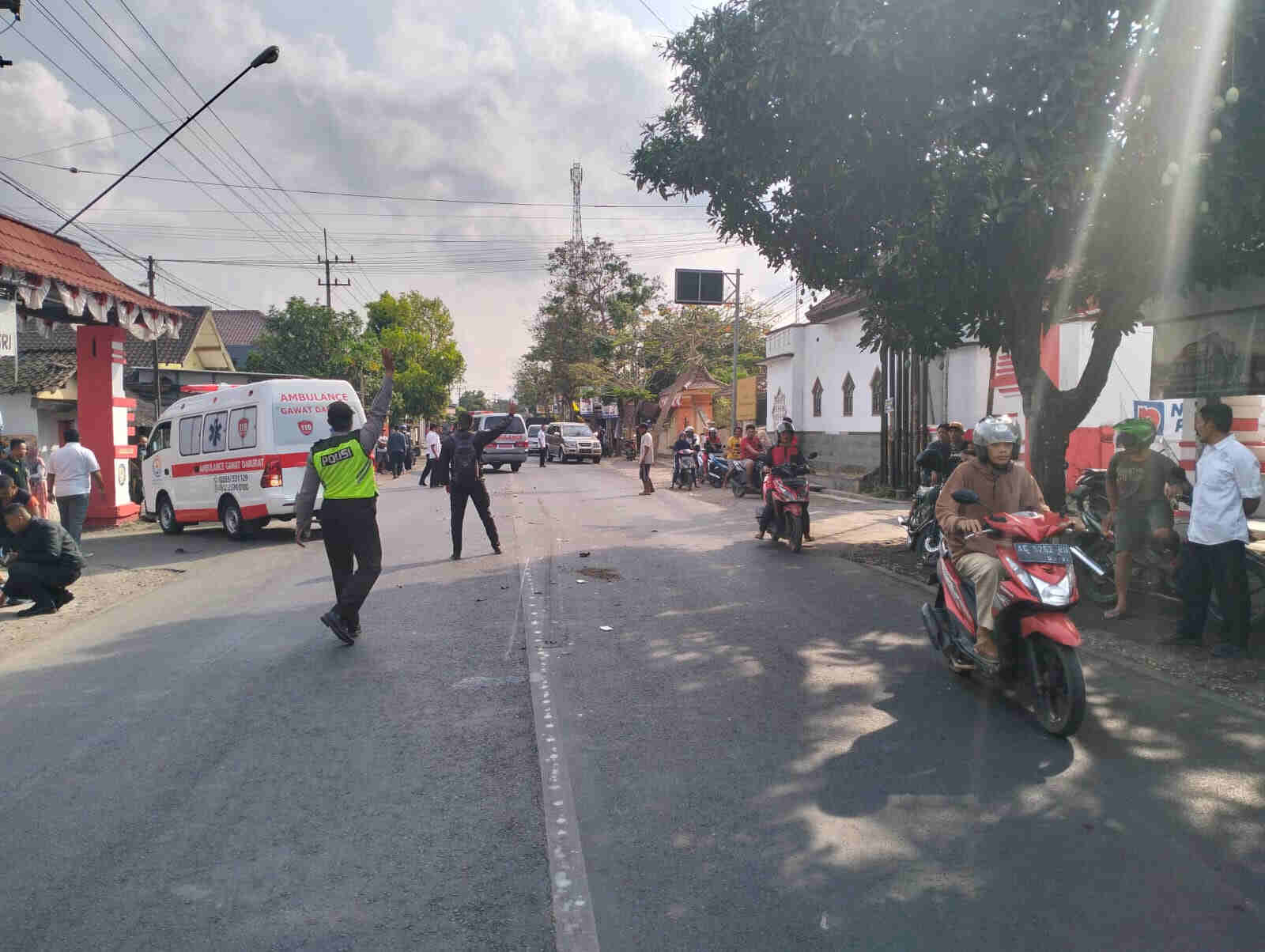 Hendak Dahului Truk, Pemotor Tabrakan Frontal di Tulungagung, Korban Tak Sadarkan Diri dan Jalani Perawatan Intensif