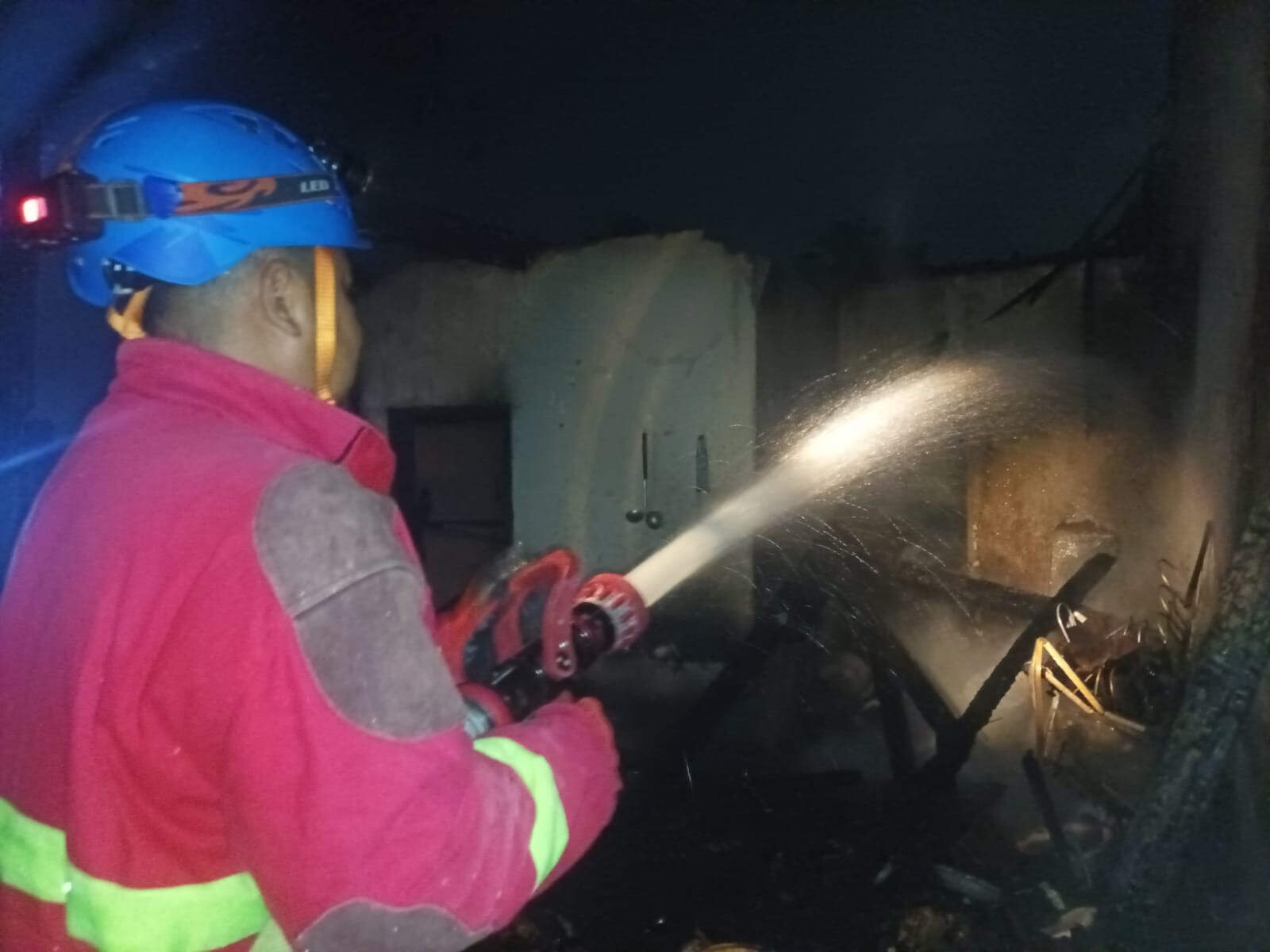 Masak Air Ketiduran, Rumah Warga Desa Ngembul Blitar Ludes Dilalap Si Jago Merah