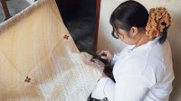 Konsisten Pertahanan Batik Khas Daerah Sejak 1972, Pembatik Tradisional Bumi Menak Sopal Bertahan di Tengah Modernisasi