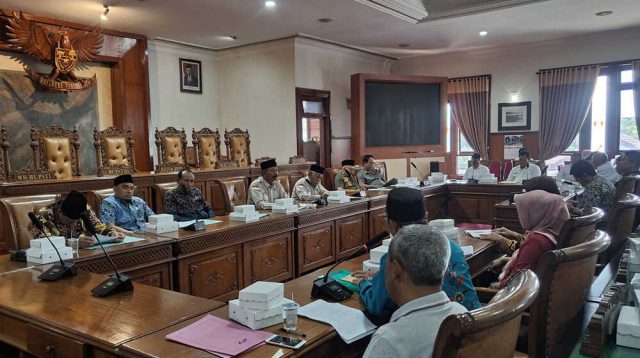 Puluhan Warga Kelurahan Panggungrejo Wadul Dewan, Pertanyakan Sisa Tanah Terdampak Tol kediri - Tulungagung