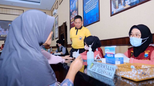 Rakorbin SDM-PNS Polri Polres Blitar Kota, Bakti Kesehatan dan Tanam Pohon
