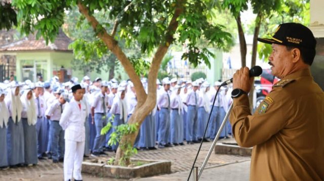 Jadi Pembina Upacara, Wali Kota Banggakan Anak Madiun di Luar Negeri