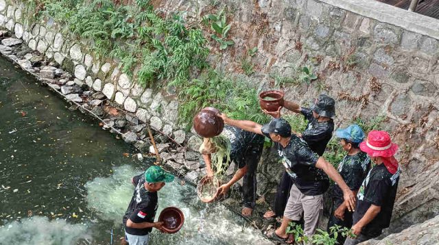 Berharap Hujan Segera Turun, Petani Desa Paron Kediri Ritual Sedekah Dawet