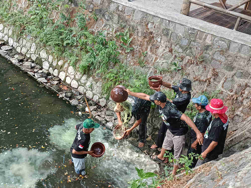 Berharap Hujan Segera Turun, Petani Desa Paron Kediri Ritual Sedekah Dawet