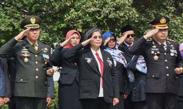 Upacara dan Ziarah Tabur Bunga Peringati Hari Pahlawan ke-78, Pj Wali Kota Kediri Ajak Teladani Karakter Pejuang
