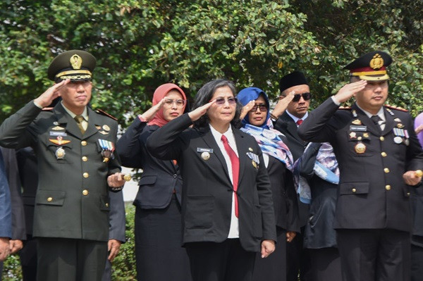 Upacara dan Ziarah Tabur Bunga Peringati Hari Pahlawan ke-78, Pj Wali Kota Kediri Ajak Teladani Karakter Pejuang