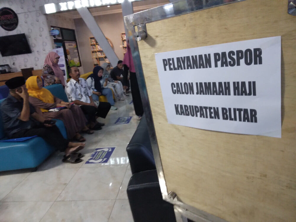 Mulai Layani Paspor Haji, Kantor Imigrasi Kelas II Non TPI Blitar Sehari Target 100 Berkas