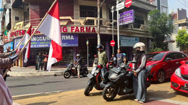 Satlantas Polres Nganjuk Ajak Pengguna Jalan Heningkan Cipta Peringati Hari Pahlawan