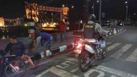 Patroli Dini Hari di Kediri, Temukan Remaja Minum Miras Patroli Dini Hari di Kediri, Temukan Remaja Minum Miras