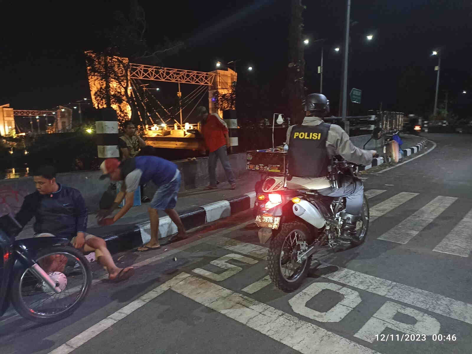 Patroli Dini Hari di Kediri, Temukan Remaja Minum Miras