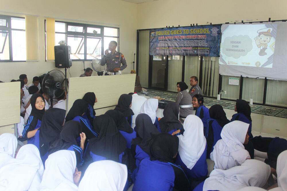 Tekan Angka Kecelakaan, Satlantas Polres Kediri Kota Imbau Pelajar SMP di Antar Jemput