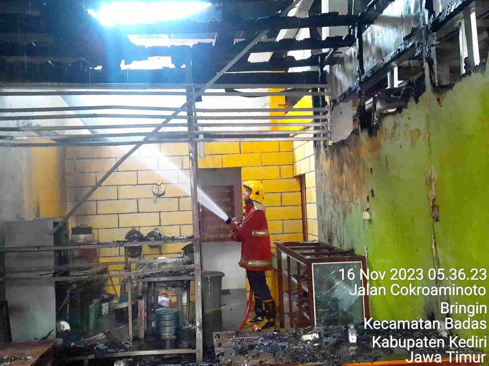 Rumah dan Toko di Kediri Terbakar, Diduga Akibat Korsleting