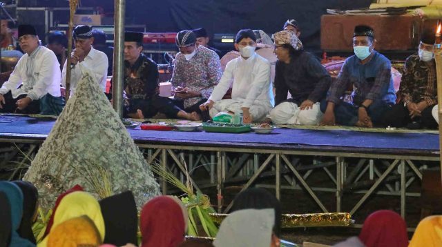 Pertahankan Adat Mandi Jamas Megengan, Filosofis Penyucian Diri dari Hal Buruk, Lestarikan Lintas Generasi