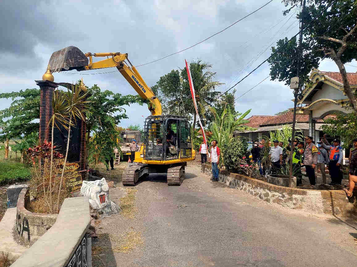 Berdiri di Tanah Pemkab Tulungagung, Tugu Perguruan Silat Dibongkar Paksa