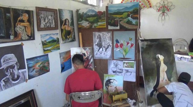 Goreskan Cat ke Kanvas Obati Kejenuhan, Lukisan Warga Binaan Rutan Kelas II B Trenggalek Dihargai Jutaan Rupiah