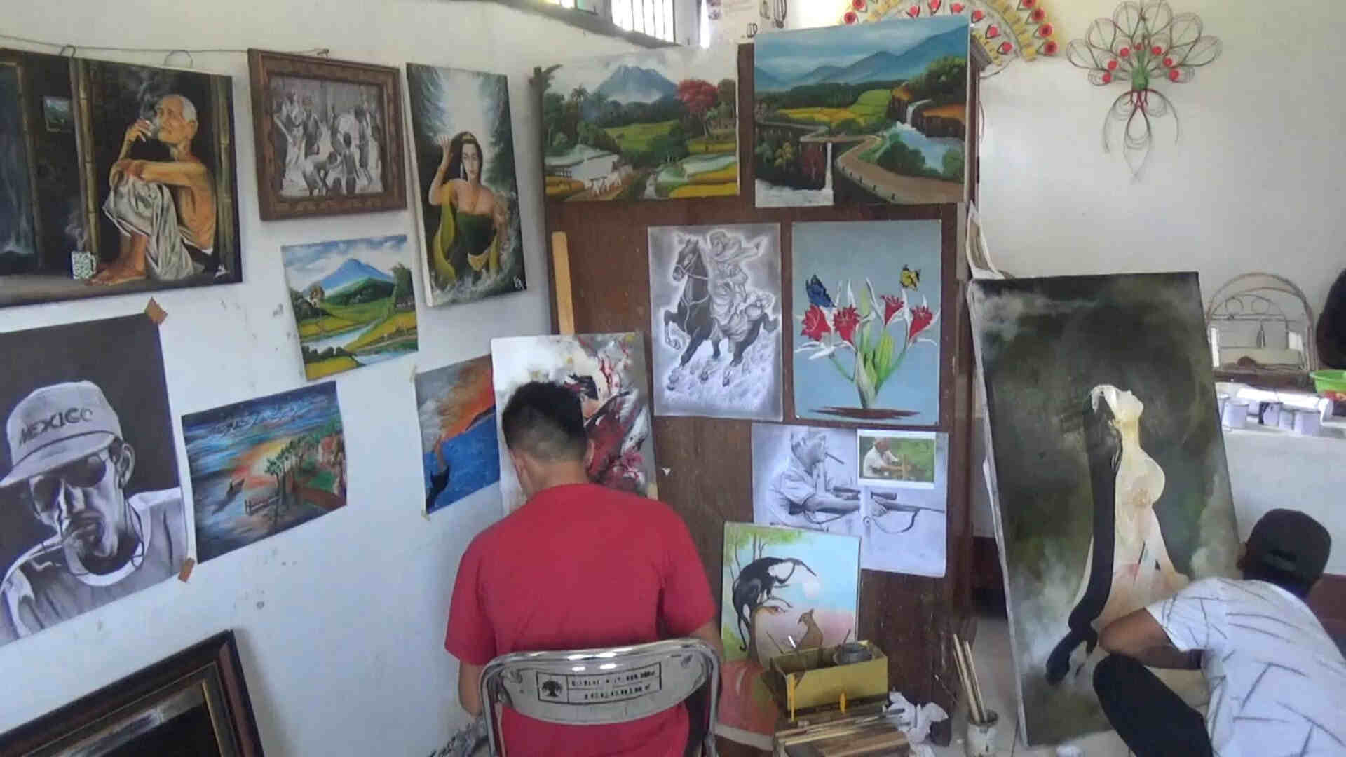 Goreskan Cat ke Kanvas Obati Kejenuhan, Lukisan Warga Binaan Rutan Kelas II B Trenggalek Dihargai Jutaan Rupiah
