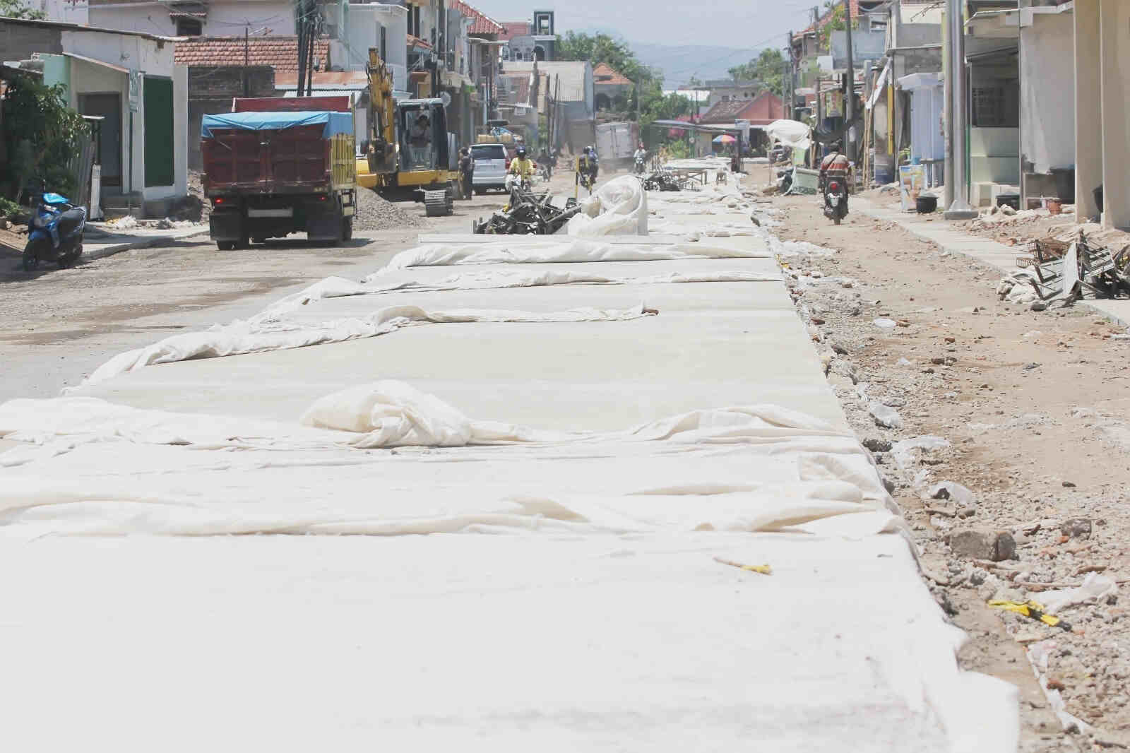 Kebut Jalan Cor Beton Desa Jong Biru