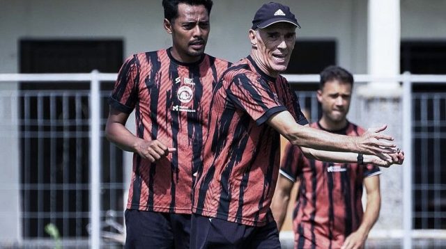Arema FC Bakal Diperkuat Bek Yang Mumpuni Ketika Laga Derby Jatim Kontra Persik Kediri Pekan Mendatang