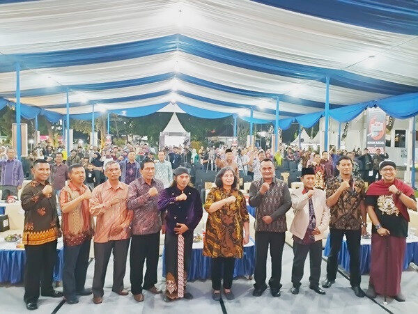 Gelaran Wayang Kulit Gempur Rokok Ilegal ‘Dalang Ki Rudi Gareng’, PJ Wali Kota Kediri Paparkan Manfaat DBHCHT