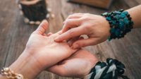 10 Panduan Lengkap Membaca Garis Tangan Bagi Pemula, Bisa Jadi Sarana Intropeksi Diri Lho!