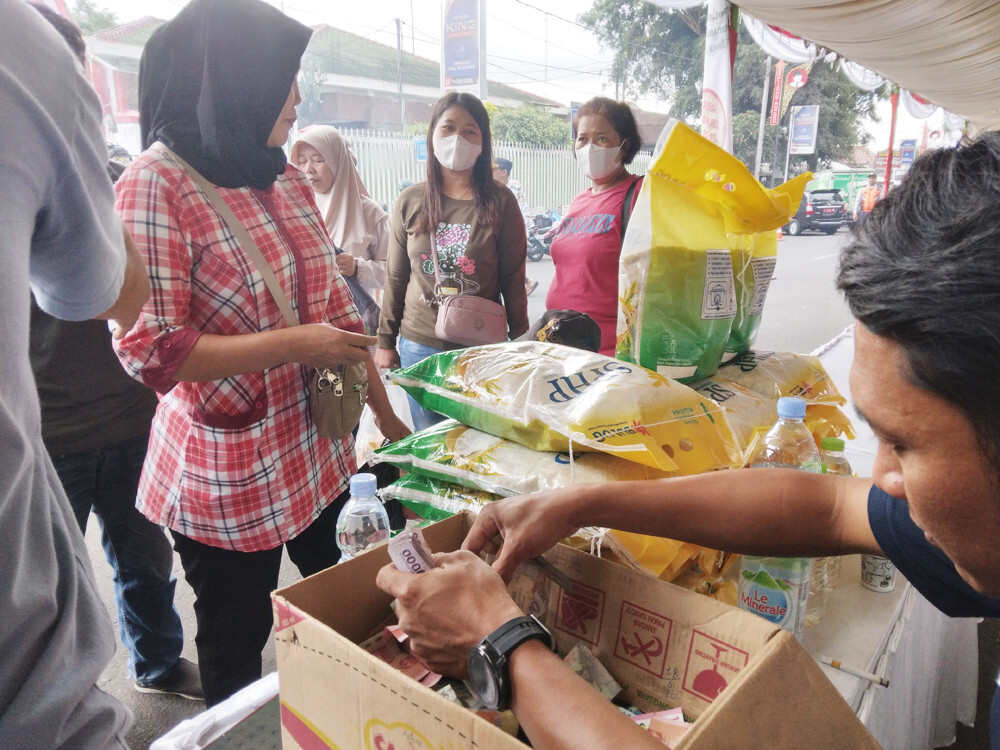 Lebih Murah, Pasar Dadakan di Jalan Kenanga Kota Blitar Dijubeli Pembeli