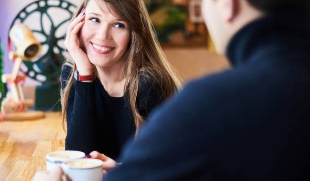 Mengungkap Misteri! Ternyata Ini Arti Dibalik Tatapan Romantis Wanita, Ada Rasa yang Sulit Diungkapkan Secara Verbal